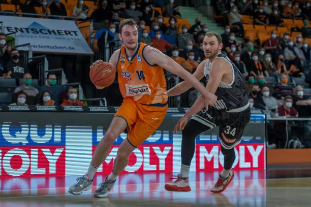 而巴塞罗那 而巴塞罗那